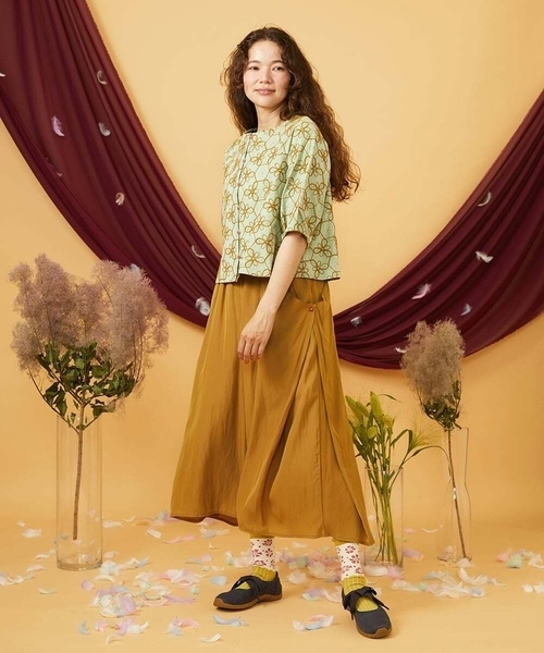 Jocomomola(ホコモモラ)の「Sacudida サテンワイドパンツ(その他パンツ・レディース・マスタード/パープル・40)」の4枚目の写真