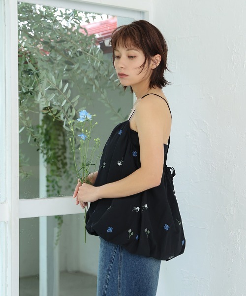Nulli(ヌリ)の「フラワー刺繍キャミソール(キャミソール・レディース・オフホワイト/ブラック・FREE)」の6枚目の写真