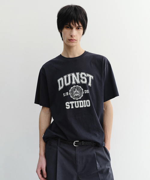DUNST FOR MEN(ダンストフォーメン)の「CLASSIC LOGO T-SHIRT_UNISEX_UDTS6B139_FRENCH NAVY(Tシャツ/カットソー・メンズ・ネイビー・LARGE/MEDIUM/SMALL/X-LARGE/X-SMALL/XX-LARGE)」の1枚目の写真