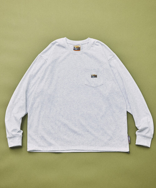 FREAK'S STORE(フリークスストア)の「FREAK'S STORE for BEACH & FES リラックスフィット ワンポイントロゴ スピンドル ロングスリーブTシャツ(Tシャツ/カットソー・メンズ・ベージュ/オリーブ/ブラック/ライトグレー/ホワイト・MEDIUM/LARGE)」の20枚目の写真