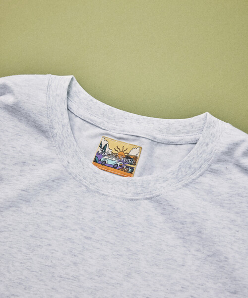 FREAK'S STORE(フリークスストア)の「FREAK'S STORE for BEACH & FES リラックスフィット ワンポイントロゴ スピンドル ロングスリーブTシャツ(Tシャツ/カットソー・メンズ・ベージュ/オリーブ/ブラック/ライトグレー/ホワイト・MEDIUM/LARGE)」の18枚目の写真