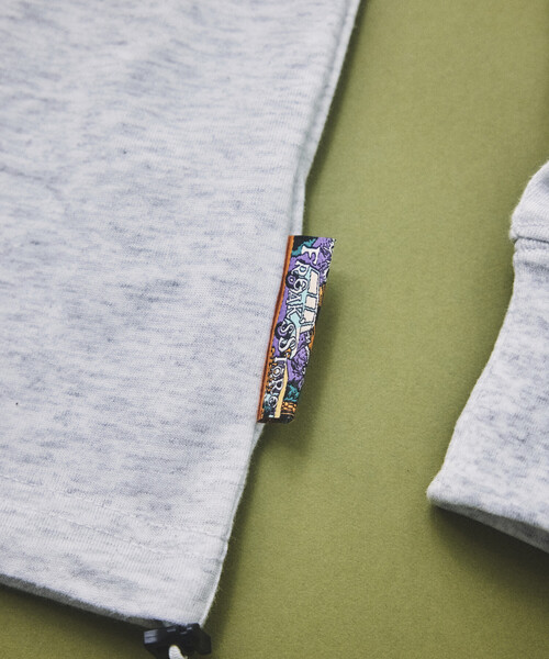 FREAK'S STORE(フリークスストア)の「FREAK'S STORE for BEACH & FES リラックスフィット ワンポイントロゴ スピンドル ロングスリーブTシャツ(Tシャツ/カットソー・メンズ・ベージュ/オリーブ/ブラック/ライトグレー/ホワイト・MEDIUM/LARGE)」の13枚目の写真