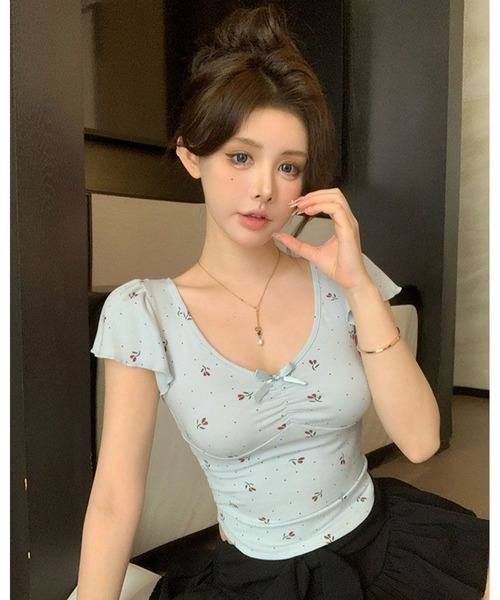 FUNdaysion(ファンデイション)の「小花柄リボンシャーリングトップス(Tシャツ/カットソー・レディース・ライトブルー/ブラック/ピンク/アイボリー・M)」の4枚目の写真