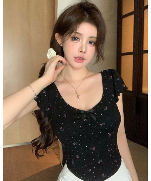 FUNdaysion(ファンデイション)の「小花柄リボンシャーリングトップス(Tシャツ/カットソー・レディース・ライトブルー/ブラック/ピンク/アイボリー・M)」の3枚目の写真