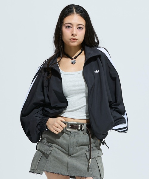 adidas(アディダス)の「スリーストライプス ジップ トラックトップ トラックジャケット(ジャージ) / アディダスオリジナルス adidas Originals(ナイロンジャケット・レディース・ブラック・X-LARGE/X-SMALL/LARGE/SMALL/MEDIUM/XX-LARGE)」の2枚目の写真