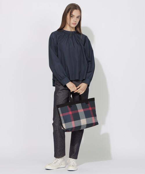 CB CRESTBRIDGE(シービークレストブリッジ)の「クレストブリッジチェックトート(ショルダーバッグ・レディース・ブルー系その他7/ライトベージュ・FREE)」の6枚目の写真