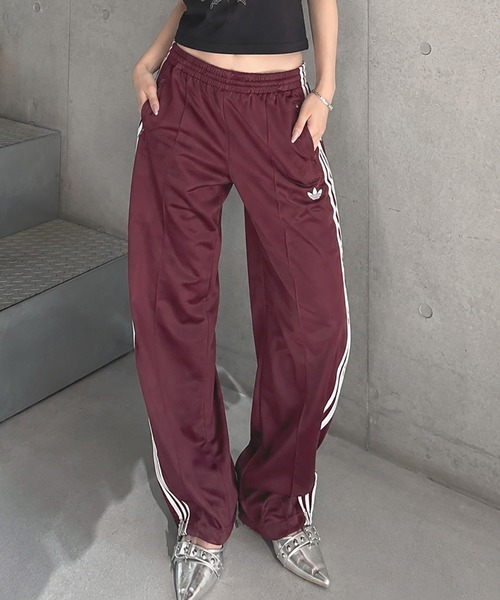 adidas(アディダス)の「【adidas/アディダス】バルーントラックパンツ(その他パンツ・レディース・ブラウン/マルーン/ブラック・M)」の1枚目の写真