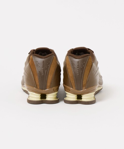 NIKE(ナイキ)の「<NIKE>ウィメンズ ショックス Z スニーカー/ブラウン(スニーカー・レディース・ブラウン系・23.5cm/24cm/25cm/24.5cm/25.5cm)」の2枚目の写真
