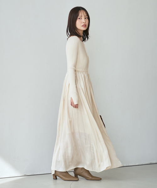 Noble(ノーブル)の「ニットドッキングサテンフレアワンピース(ワンピース・レディース・ホワイト/ブラック/マルチ・36/38)」の17枚目の写真