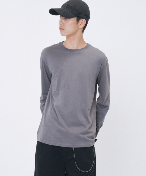 MISEKISEOUL MEN(ミセキソウルメンズ)の「Post card long sleeve CHARCOAL(Tシャツ/カットソー・メンズ・その他・1/2/3)」の1枚目の写真