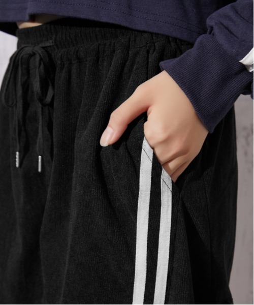 GORGE（ゴージ）の「サイドライン コーデュロイカーゴパンツ｜全3色（カーゴパンツ・レディース・ブラック/キャメル/チャコール・F）」の20枚目の写真