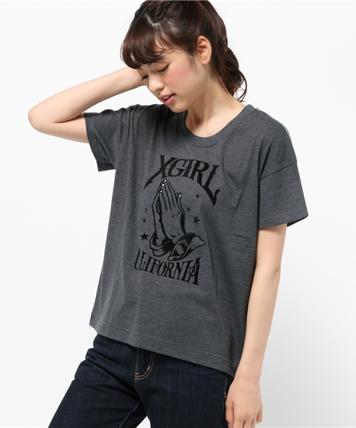 X-girl(エックスガール)の「HAND S/S TEE /Tシャツ/TEE/トップス/夏/ロゴ/グラフィック(Tシャツ/カットソー・レディース・ホワイト/チャコールグレー・1/2)」の2枚目の写真