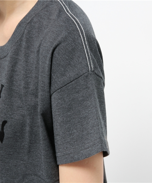 X-girl(エックスガール)の「HAND S/S TEE /Tシャツ/TEE/トップス/夏/ロゴ/グラフィック(Tシャツ/カットソー・レディース・ホワイト/チャコールグレー・1/2)」の8枚目の写真