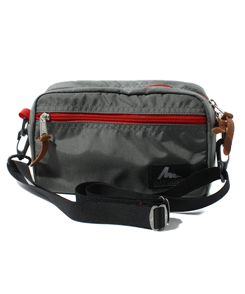 GREGORY(グレゴリー)の「GREGORY/グレゴリー PADDED SHOULDER POUCH M/パデットショルダーポーチ M(ショルダーバッグ・レディース・ブラック×ゴールド/ガンメタ/その他1/その他2/スモークグレー/グリーン系カモフラージュ/その他3/その他5/その他/ダークインディゴブルー/ベビーピンク/ブラック×レッド/グレー系その他/グリーン系その他/ダークブルー/バイオレット/インディゴブルー/チャコールグレー/ブラック/パープル/ネイビー/サックスブルー/ピンク/ブラック×ピンク/オリーブ/カモフラージュ/その他4/プラム/ダークネイビー/エメラルド/その他6/その他7/その他8/その他9・FREE)」の7枚目の写真