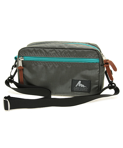 GREGORY(グレゴリー)の「GREGORY/グレゴリー PADDED SHOULDER POUCH M/パデットショルダーポーチ M(ショルダーバッグ・レディース・ブラック×ゴールド/ガンメタ/その他1/その他2/スモークグレー/グリーン系カモフラージュ/その他3/その他5/その他/ダークインディゴブルー/ベビーピンク/ブラック×レッド/グレー系その他/グリーン系その他/ダークブルー/バイオレット/インディゴブルー/チャコールグレー/ブラック/パープル/ネイビー/サックスブルー/ピンク/ブラック×ピンク/オリーブ/カモフラージュ/その他4/プラム/ダークネイビー/エメラルド/その他6/その他7/その他8/その他9・FREE)」の8枚目の写真