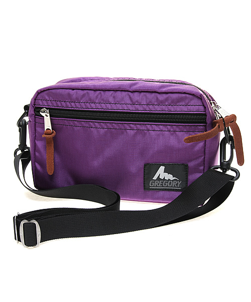 GREGORY(グレゴリー)の「GREGORY/グレゴリー PADDED SHOULDER POUCH M/パデットショルダーポーチ M(ショルダーバッグ・レディース・ブラック×ゴールド/ガンメタ/その他1/その他2/スモークグレー/グリーン系カモフラージュ/その他3/その他5/その他/ダークインディゴブルー/ベビーピンク/ブラック×レッド/グレー系その他/グリーン系その他/ダークブルー/バイオレット/インディゴブルー/チャコールグレー/ブラック/パープル/ネイビー/サックスブルー/ピンク/ブラック×ピンク/オリーブ/カモフラージュ/その他4/プラム/ダークネイビー/エメラルド/その他6/その他7/その他8/その他9・FREE)」の18枚目の写真