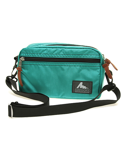 GREGORY(グレゴリー)の「GREGORY/グレゴリー PADDED SHOULDER POUCH M/パデットショルダーポーチ M(ショルダーバッグ・レディース・ブラック×ゴールド/ガンメタ/その他1/その他2/スモークグレー/グリーン系カモフラージュ/その他3/その他5/その他/ダークインディゴブルー/ベビーピンク/ブラック×レッド/グレー系その他/グリーン系その他/ダークブルー/バイオレット/インディゴブルー/チャコールグレー/ブラック/パープル/ネイビー/サックスブルー/ピンク/ブラック×ピンク/オリーブ/カモフラージュ/その他4/プラム/ダークネイビー/エメラルド/その他6/その他7/その他8/その他9・FREE)」の11枚目の写真