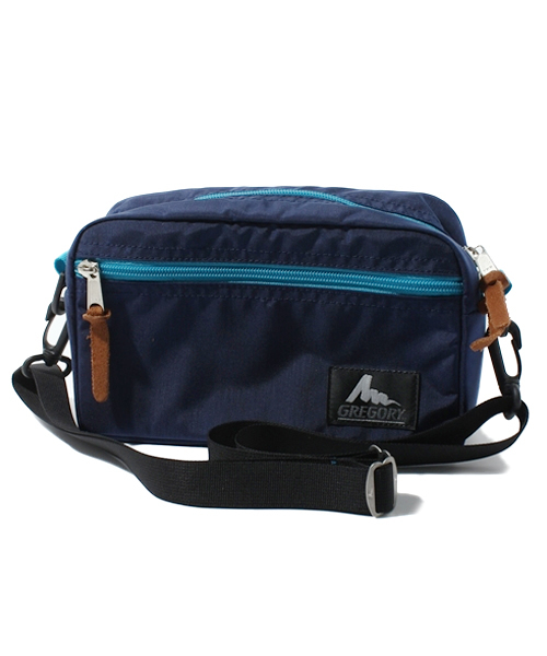 GREGORY(グレゴリー)の「GREGORY/グレゴリー PADDED SHOULDER POUCH M/パデットショルダーポーチ M(ショルダーバッグ・レディース・ブラック×ゴールド/ガンメタ/その他1/その他2/スモークグレー/グリーン系カモフラージュ/その他3/その他5/その他/ダークインディゴブルー/ベビーピンク/ブラック×レッド/グレー系その他/グリーン系その他/ダークブルー/バイオレット/インディゴブルー/チャコールグレー/ブラック/パープル/ネイビー/サックスブルー/ピンク/ブラック×ピンク/オリーブ/カモフラージュ/その他4/プラム/ダークネイビー/エメラルド/その他6/その他7/その他8/その他9・FREE)」の16枚目の写真