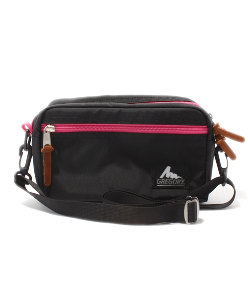 GREGORY(グレゴリー)の「GREGORY/グレゴリー PADDED SHOULDER POUCH M/パデットショルダーポーチ M(ショルダーバッグ・レディース・ブラック×ゴールド/ガンメタ/その他1/その他2/スモークグレー/グリーン系カモフラージュ/その他3/その他5/その他/ダークインディゴブルー/ベビーピンク/ブラック×レッド/グレー系その他/グリーン系その他/ダークブルー/バイオレット/インディゴブルー/チャコールグレー/ブラック/パープル/ネイビー/サックスブルー/ピンク/ブラック×ピンク/オリーブ/カモフラージュ/その他4/プラム/ダークネイビー/エメラルド/その他6/その他7/その他8/その他9・FREE)」の3枚目の写真