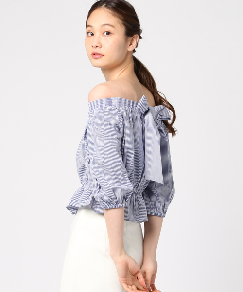 MICOAMERI（ミコアメリ）の「バックリボンオフショルブラウス（シャツ/ブラウス・レディース・ネイビー/ブルー/ホワイト・FREE）」の2枚目の写真