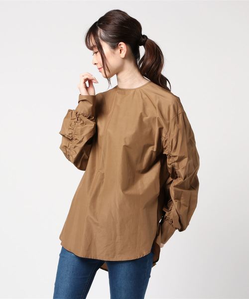 muller of yoshiokubo(ミュラーオブヨシオクボ)の「【muller of yoshiokubo】Gather sleeve top MLF17208(シャツ/ブラウス・レディース・ネイビー/ベージュ・38)」の2枚目の写真
