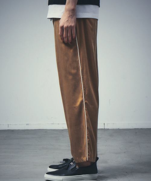 5351 POUR LES HOMMES(ゴーサンゴーイチプールオム)の「フィブリルキュプラトラックバギーパンツ(その他パンツ・メンズ・ベージュ/ブラック/グレー・44/46/48)」の19枚目の写真