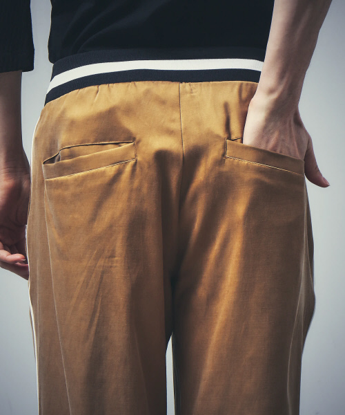 5351 POUR LES HOMMES(ゴーサンゴーイチプールオム)の「フィブリルキュプラトラックバギーパンツ(その他パンツ・メンズ・ベージュ/ブラック/グレー・44/46/48)」の17枚目の写真