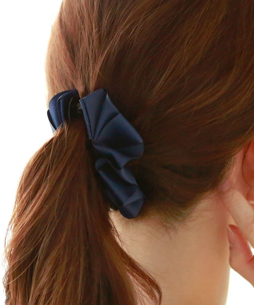 colleca la（コレカラ）の「アコーディオンフリルのバナナクリップ（バレッタ/ヘアクリップ・レディース・ブラック/ベージュ/ネイビー・FREE）」の10枚目の写真