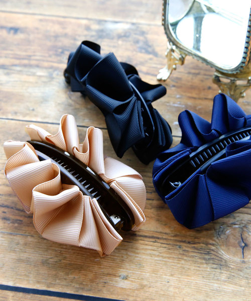 colleca la（コレカラ）の「アコーディオンフリルのバナナクリップ（バレッタ/ヘアクリップ・レディース・ブラック/ベージュ/ネイビー・FREE）」の12枚目の写真