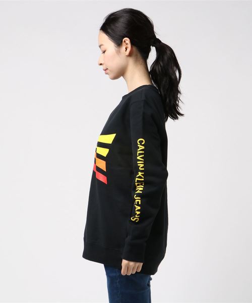Calvin Klein Jeans(カルヴァンクラインジーンズ)の「グラフィック プリント スウェット(スウェット・レディース・ブラック・L/M/S/XS)」の3枚目の写真