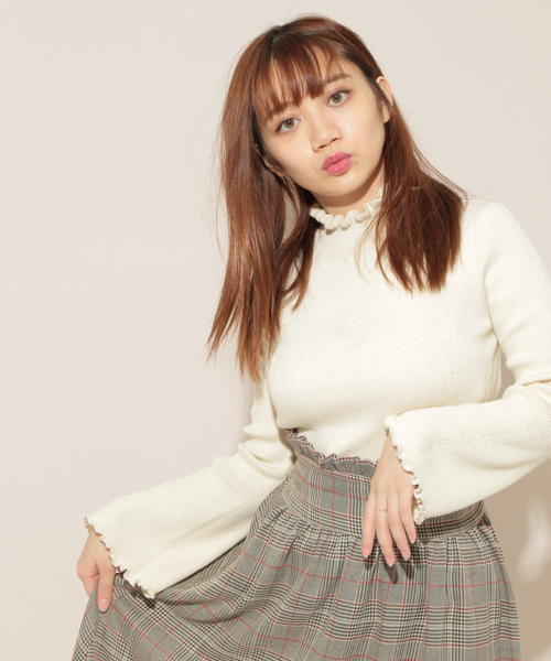 apres jour(アプレジュール)の「フリルネックニットトップス【ZOZOTOWN限定アイテム】(ニット/セーター・レディース・ブラウン系その他/ベージュ/ブラック/アイボリー/スモークピンク/ピンク系その他/その他・フリー)」の2枚目の写真