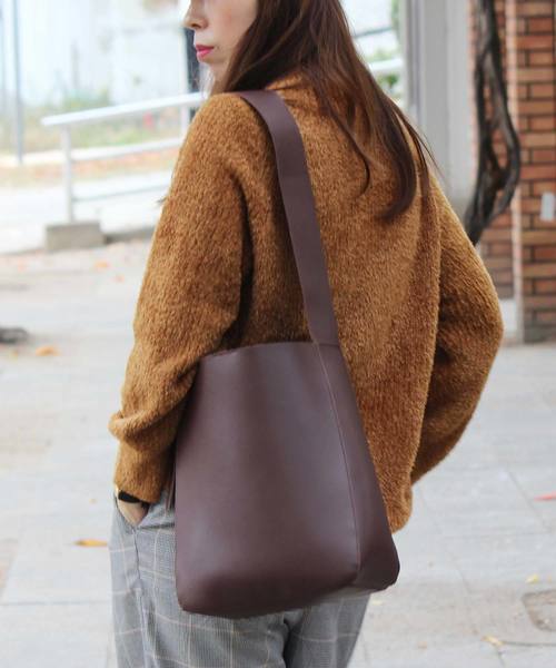 VitaFelice（ヴィータフェリーチェ）の「縦型ショルダーバッグ