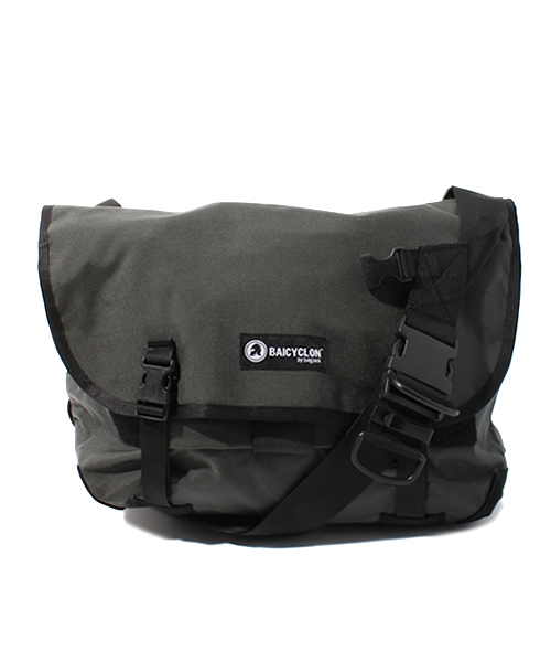 Anoutcommune（アナウトコミューン）の「BAICYCLON by Bagjack : Messenger bag-M（ショルダーバッグ・メンズ・ブラック/グレー/ライム/ネイビー/レッド・FREE）」の20枚目の写真
