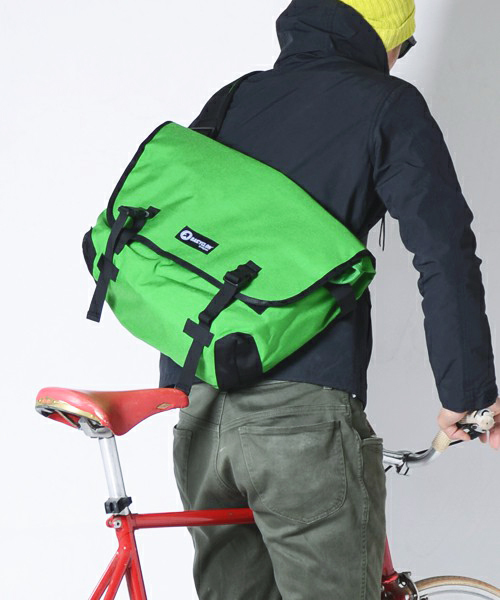 Anoutcommune（アナウトコミューン）の「BAICYCLON by Bagjack : Messenger bag-M（ショルダーバッグ・メンズ・ブラック/グレー/ライム/ネイビー/レッド・FREE）」の8枚目の写真