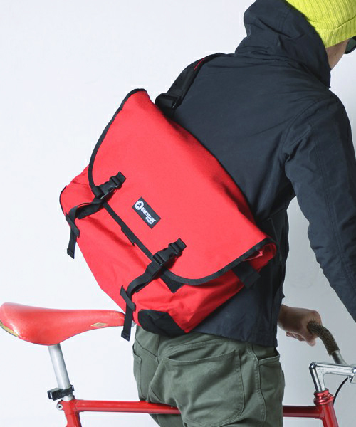 Anoutcommune（アナウトコミューン）の「BAICYCLON by Bagjack : Messenger bag-M（ショルダーバッグ・メンズ・ブラック/グレー/ライム/ネイビー/レッド・FREE）」の10枚目の写真