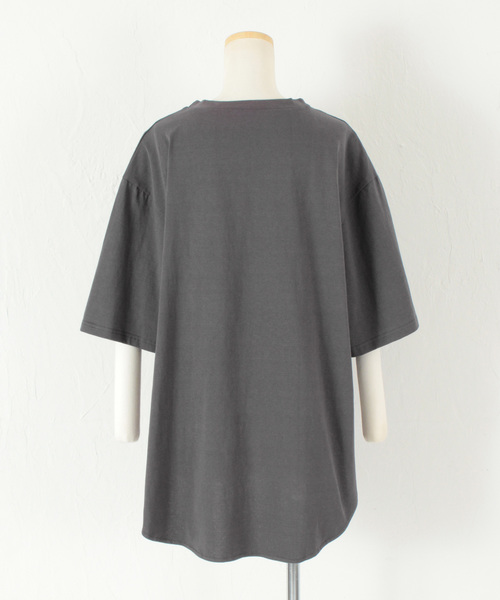 titivate(ティティベイト)の「オーバーサイズTシャツ(Tシャツ/カットソー・レディース・オフホワイト/ブラック/チャコールグレー/キャメル・S/M)」の15枚目の写真