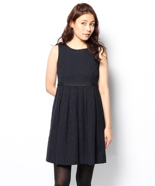 Ray BEAMS（レイビームス）の「□Ray BEAMS / ジャカード タックフレアーワンピース（ワンピース・レディース・ブラック/ネイビー・1/0）」の2枚目の写真