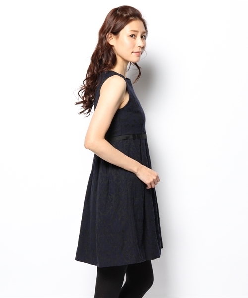 Ray BEAMS（レイビームス）の「□Ray BEAMS / ジャカード タックフレアーワンピース（ワンピース・レディース・ブラック/ネイビー・1/0）」の4枚目の写真