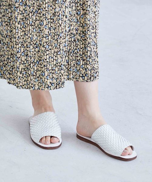 ADAM ET ROPE'（アダムエロペ）の「メッシュフラットサンダル（サンダル・レディース・オフホワイト/ブラック・36/37/38）」の2枚目の写真