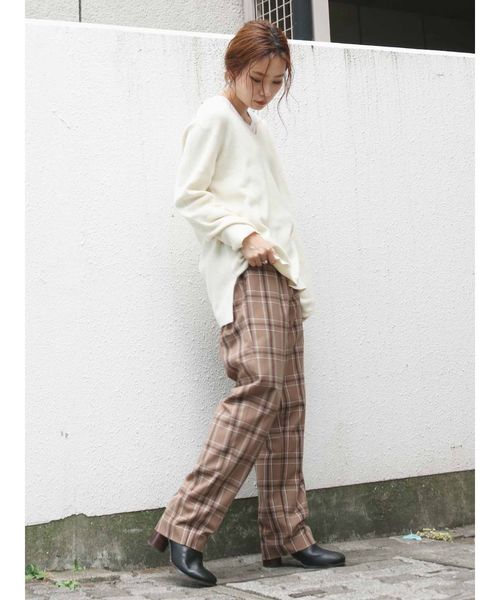 Ungrid（アングリッド）の「片畦Vネックニット（ニット/セーター・レディース・ブラウン/オフホワイト/カーキ/ダークオレンジ・FREE）」の16枚目の写真