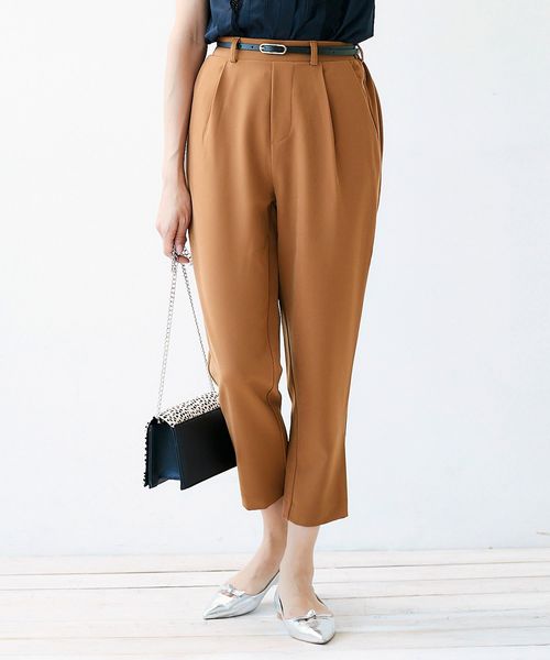 Perle Peche(ペルルペッシュ)の「細ベルト付クロップドパンツ(パンツ)」|キャメル