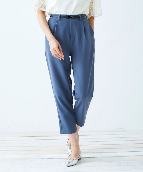 Perle Peche(ペルルペッシュ)の「細ベルト付クロップドパンツ(パンツ)」|ブルー