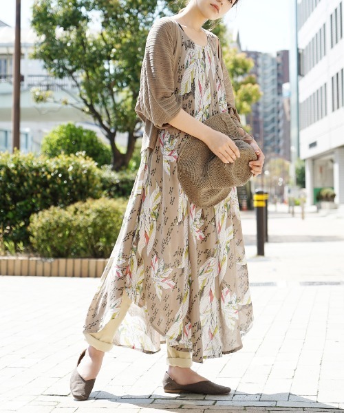 e-zakkamania stores（イーザッカマニアストアーズ）の「バケーションドレープ ノースリーブ ワンピース［柄］（ワンピース・レディース・グレー×ホワイト/ストライプ/ドット/ブラック×ブルー/ピンク×イエロー/グリーン/マルチ/ブラックミックス/イエロー/ベージュ系その他/ブルー系その他/グリーン系その他/ブラック系その他2/エメラルド/パープル系その他・フリー）」の6枚目の写真