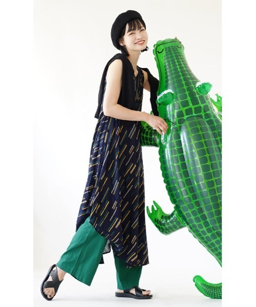 e-zakkamania stores（イーザッカマニアストアーズ）の「バケーションドレープ ノースリーブ ワンピース［柄］（ワンピース・レディース・グレー×ホワイト/ストライプ/ドット/ブラック×ブルー/ピンク×イエロー/グリーン/マルチ/ブラックミックス/イエロー/ベージュ系その他/ブルー系その他/グリーン系その他/ブラック系その他2/エメラルド/パープル系その他・フリー）」の20枚目の写真