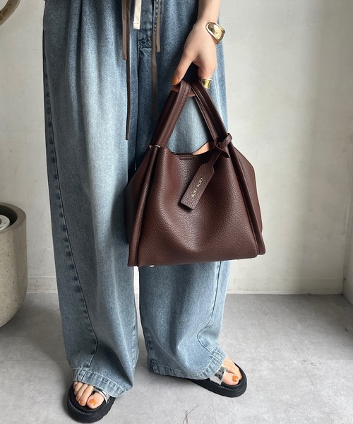 DouDou（ドゥドゥ）の「ミニショルダー付ソフトレザー調ミニバッグ（ハンドバッグ・レディース・アイボリー/サックスブルー/ベージュ/グリーン/ブラック/ブラウン/ホワイト/ホワイト系その他/シルバー/ピンク/ゴールド/ホワイト系その他2/ダークブラウン/ダークグレー・FREE）」の15枚目の写真