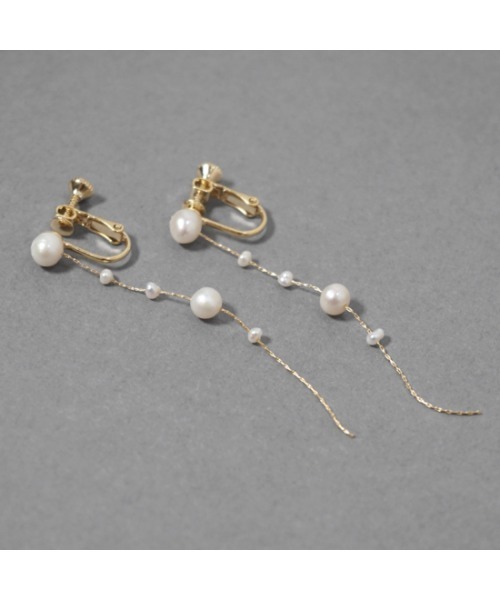 flower(フラワー)の「ドロップパールイヤリング(イヤリング・レディース・ゴールド・FREE)」の6枚目の写真