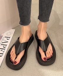 スクエアトゥトングサンダル