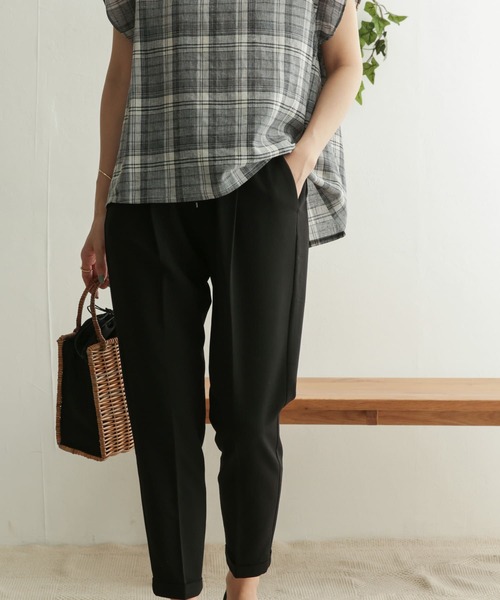 URBAN RESEARCH DOORS（アーバンリサーチドアーズ）の「ストレッチテーパードイージーパンツ（その他パンツ・レディース・グレー/ライトベージュ/ブラック・34/36/38）」の2枚目の写真