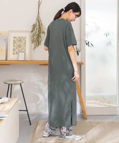 ITEMS URBANRESEARCH（アイテムズ アーバンリサーチ）の「クルーネックカットワンピース（ワンピース・レディース・グレー系その他/オフホワイト/グリーン系その他・FREE）」の5枚目の写真