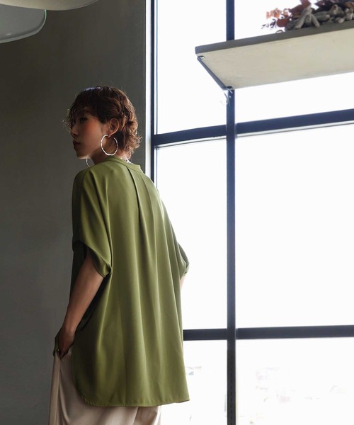 antiqua(アンティカ)の「比翼仕立てスキッパーシャツ(シャツ/ブラウス・レディース・グリーン系その他/ブラック/オフホワイト・FREE)」の6枚目の写真